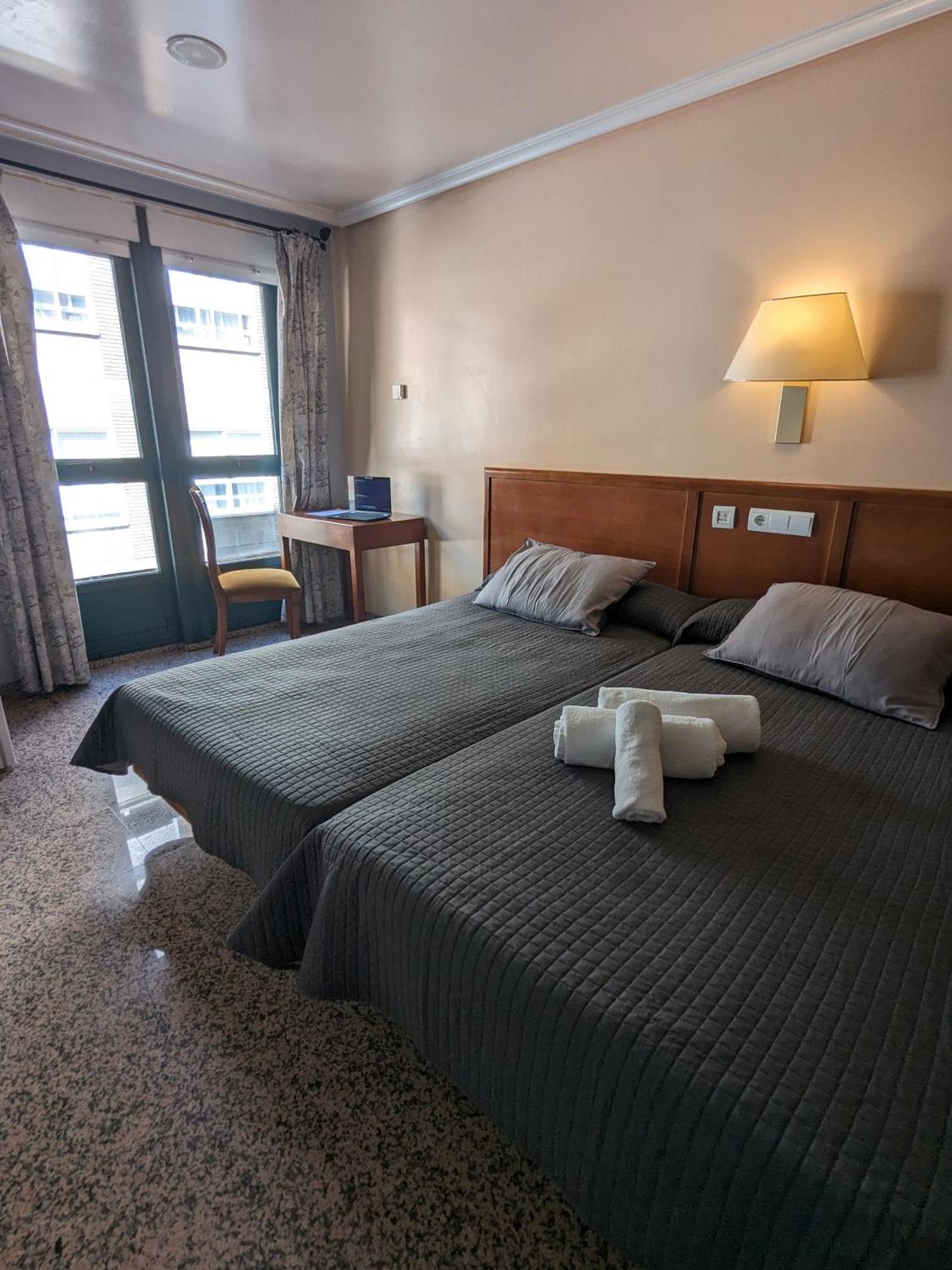 H. O Lar Hotel O Barco de Valdeorras Bagian luar foto